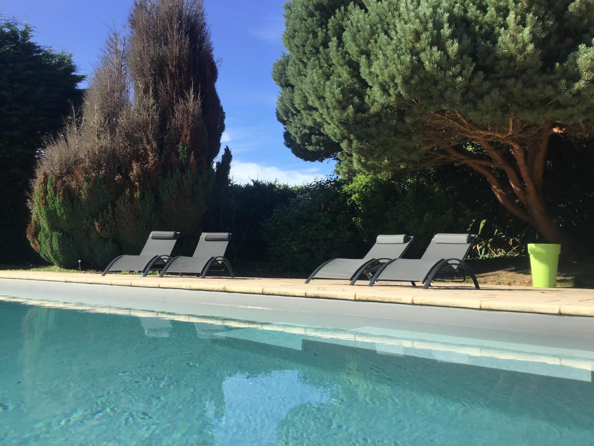 Maison Cosy Avec Exterieur Et Piscine Partagee Mespaul Extérieur photo